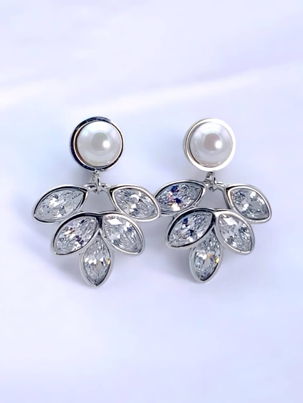 Pearl Leaf earrings - Yellow Gold