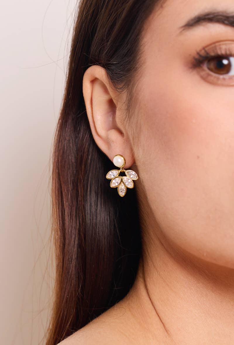 Pearl Leaf earrings - Yellow Gold