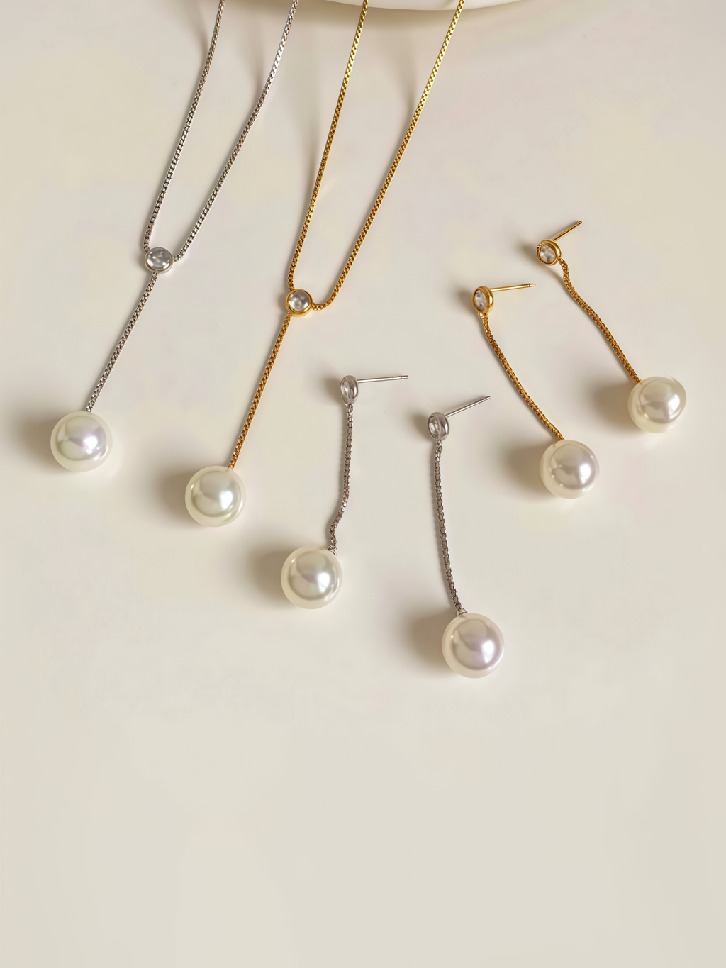 Enlighten Me pearl necklace - Yellow Gold