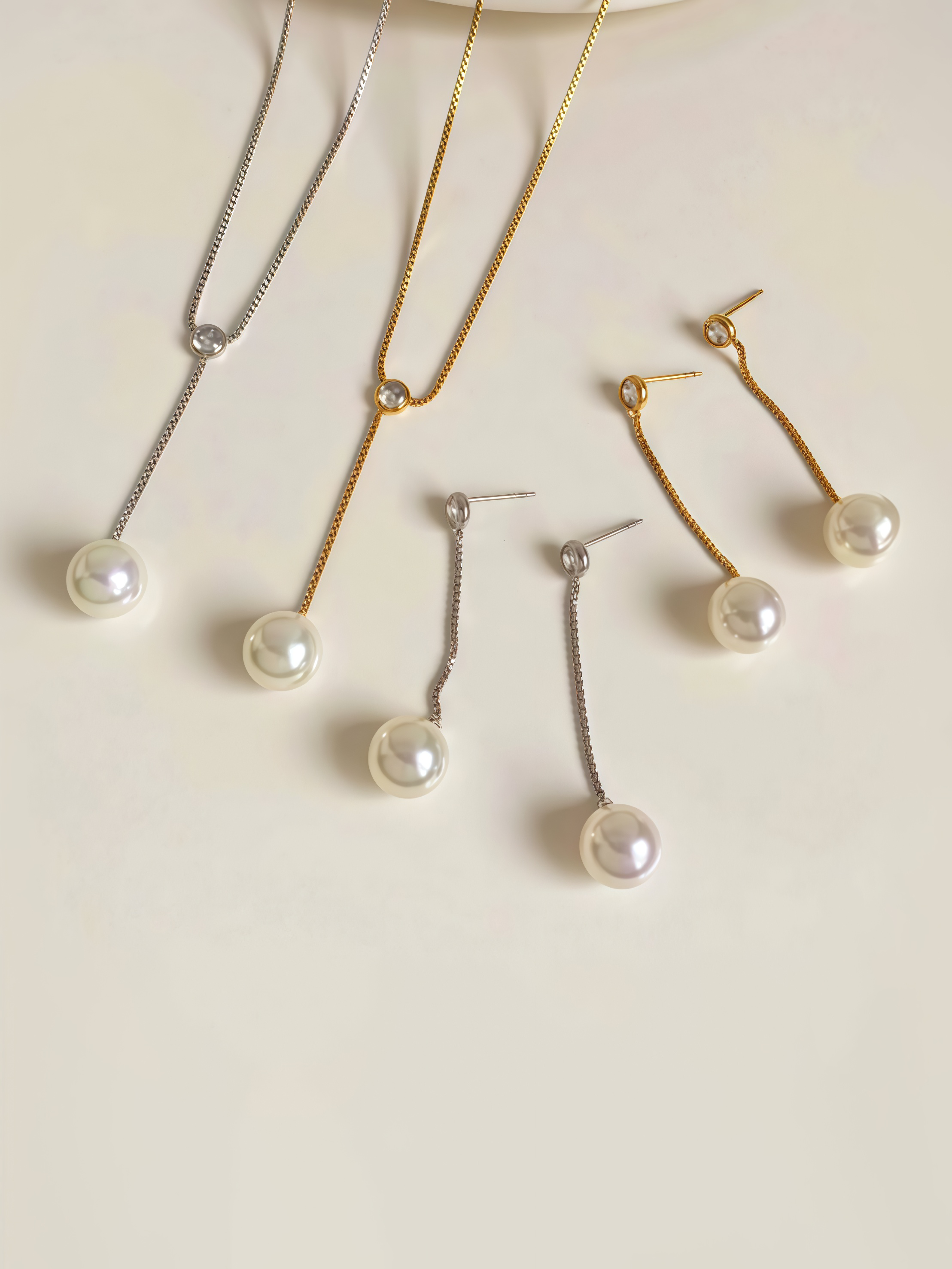 Enlighten Me pearl necklace - Yellow Gold