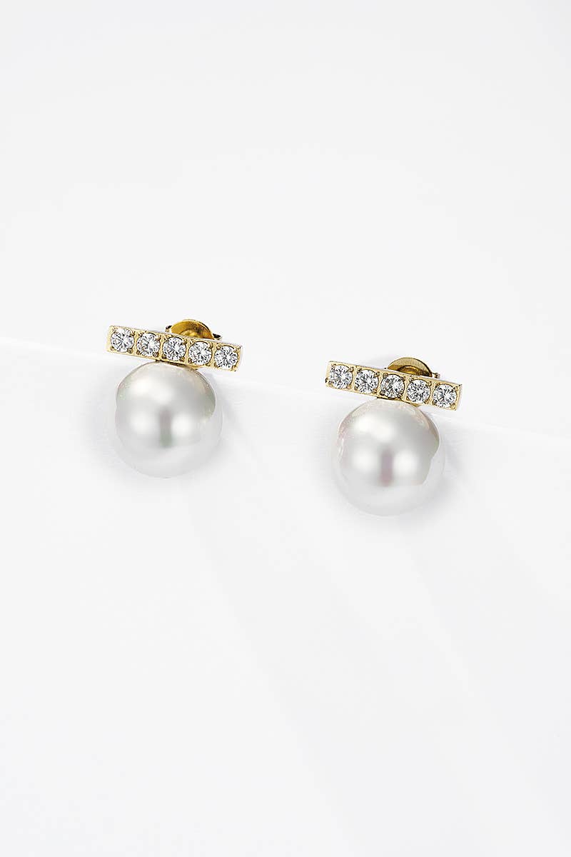 Gold pearl earrings